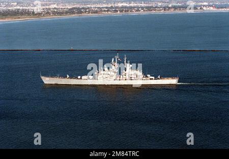 https://l450v.alamy.com/450v/2m84trc/a-port-beam-view-of-the-nuclear-powered-cruiser-uss-california-cgn-36-off-the-coast-of-san-diego-country-pacific-oceanpoc-2m84trc.jpg