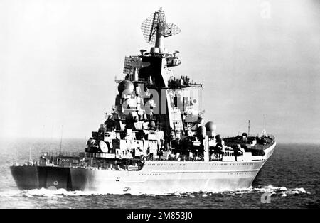 Starboard quarter view of the Soviet Kirov class nuclear-powered guided missile cruiser FRUNZE underway. Country: Unknown Stock Photo