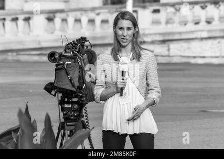 A TV crew from Servus TV preparing to go on air for a news broadcast about Vladimir Putin's visit to Vienna June 2018, some dignitaries in background Stock Photo