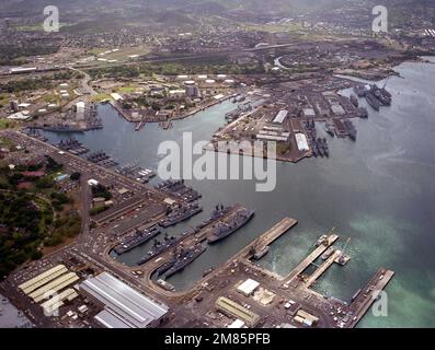 An aerial view of the harbor, looking east across Bravo Pier, toward the submarine base. Various U.S. Navy, Canadian and Japanese Maritime Self-Defense Force vessels are in port to take part in exercise RimPac '86. Subject Operation/Series: RIMPAC '86 Base: Naval Station, Pearl Harbor State: Hawaii (HI) Country: United States Of America (USA) Stock Photo