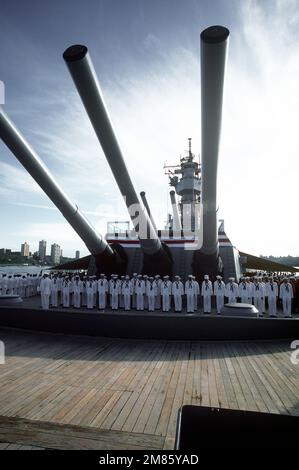 A special presidential honors detail stands in formation around turret No. 1 aboard the battleship USS IOWA (BB-61) during the International Naval Review. A security platform for President and Mrs. Ronald Reagan is on top of the turret. State: New York (NY) Country: United States Of America (USA) Stock Photo