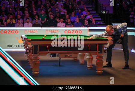 Mark Williams plays a shot during his match against Ronnie O'Sullivan on day five of the Cazoo Masters at Alexandra Palace, London. Picture date: Thursday January 12, 2023. Stock Photo