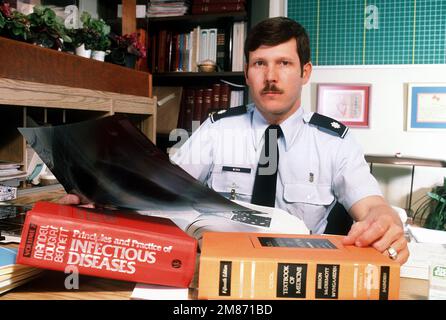 LT. COL. (Dr.) Richard E. Winn works in his office at Wilford Hall U.S. Air Force Medical Center. Base: Lackland Air Force Base State: Texas (TX) Country: United States Of America (USA) Stock Photo