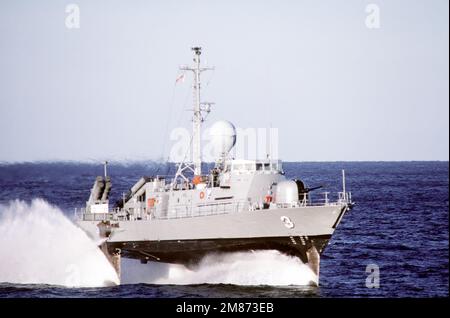 A starboard bow view of the patrol combatant-missile (hydrofoil) USS TAURUS (PHM-3) underway. Country: Atlantic Ocean (AOC) Stock Photo