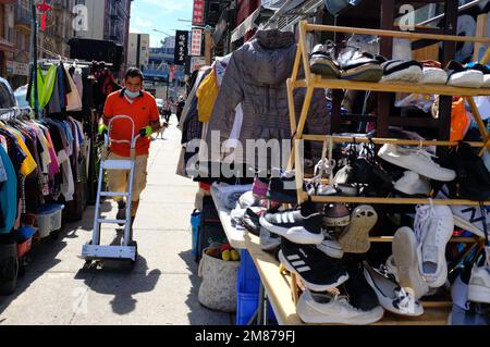 Shoes shop chinatown hi-res stock photography and images - Alamy