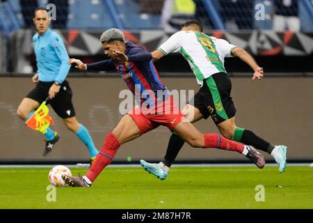 Borja Iglesias of Real Betis, left, and Miha Blazic of Ferencvaros TC vie  for the ball during the Europa League group G soccer match between Ferencvaros  TC and Real Betis in Groupama