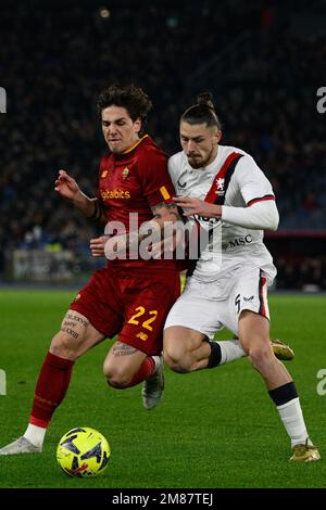Rome, Italy. 16th Dec, 2018. AS Roma Team seen lining-ups during the Serie  A football match between AS Roma and Genoa CFC at Olimpico Stadium. (Final  score Roma 3 - 2 Genoa)