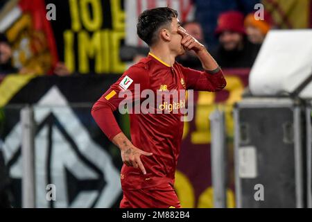 Rome, Italy. 16th Dec, 2018. AS Roma Team seen lining-ups during the Serie  A football match between AS Roma and Genoa CFC at Olimpico Stadium. (Final  score Roma 3 - 2 Genoa)