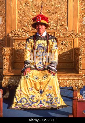 Tourist dressed in Imperial costume, The Forbidden City (Zǐjìnchéng), Dongcheng, Beijing, The People's Republic of China Stock Photo