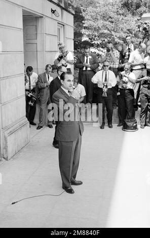 Alabama Governor George Wallace standing at door of Foster Auditorium, University of Alabama to prevent African American students from registering, Tuscaloosa, Alabama, USA, Warren K. Leffler, US News & World Report Magazine Collection, June 11, 1963 Stock Photo