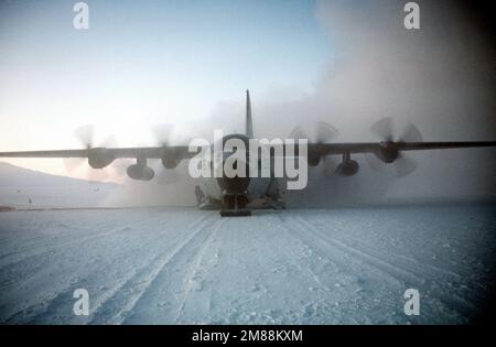 An LC-130 Hercules aircraft of Antarctic Development Squadron 6 (VXE-6) prepares for takeoff on the skiway. The Hercules is carrying the Navy field repair team that is rebuilding another LC-130 that crashed during a National Science Foundation mission in 1971. Base: Williams Field Country: Antarctica (ATA) Stock Photo