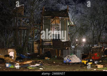 Erkelenz, Germany. 13th Jan, 2023. A wooden house built by activists stands in the village of Lützerath. Credit: David Young/dpa/Alamy Live News Stock Photo