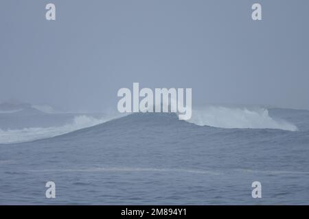 Pebble Beach, California, USA. 12th Jan, 2023. Storm waves continue to crash on the rocks near the famous Cyprus Point that's interestingGolf Club . Years Credit: Motofoto/Alamy Live News Stock Photo