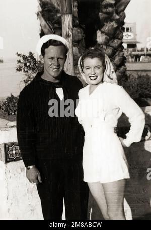Marilyn Monroe personal photograph - Norma Jeane and Jim Dougherty on Catalina Island. (1945) - unknown author Stock Photo