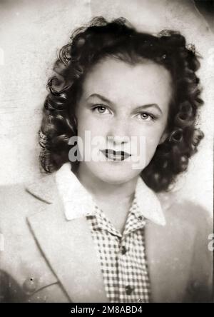 Marilyn Monroe personal teenage photograph - Norma Jeane at 14 years old 1940 retouch - unknown author Stock Photo