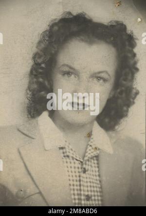 Marilyn Monroe personal teenage photograph - Norma Jeane at 14 years old 1940 - unknown author Stock Photo