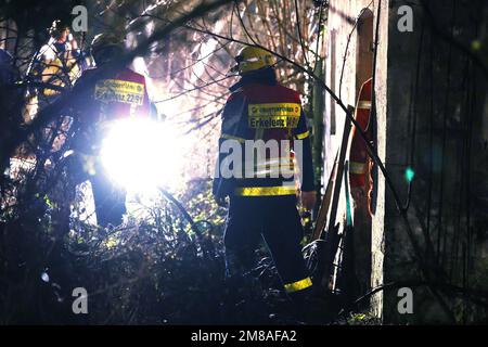 Erkelenz, Germany. 13th Jan, 2023. Rescue workers stand in front of a building in Lützerath, where two people have barricaded themselves in a tunnel. Credit: David Young/dpa/Alamy Live News Stock Photo