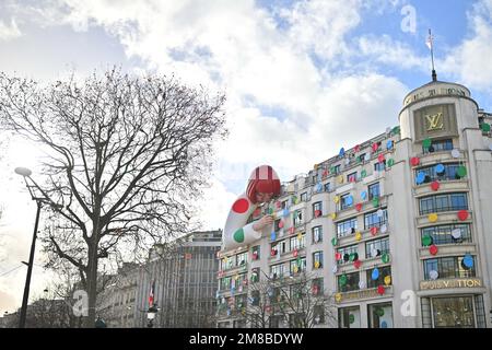 A giant Yayoi Kusama sculpture has popped up on the façade of the Louis  Vuitton store in Champs Èlysèes, Paris - Global Design News