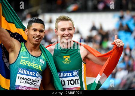 Mateus Evangelista Cardoso celebrating winning 100m T37 in the 2017 World Para Athletics Championships in the London Stadium, UK. Charl du Toit 2nd Stock Photo