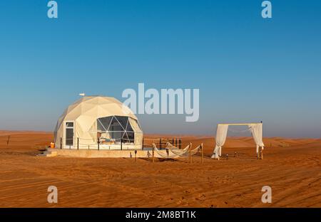 Dome tent at desert glamping camp, Wahiba Sands (Sharqiya Sands), Bidiyah, Oman Stock Photo