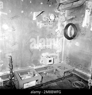 A view of Aegis radar room No. 3 on the guided missile cruiser GETTYSBURG (CG 64). The ship is 60 percent complete. Base: Bath State: Maine (ME) Country: United States Of America (USA) Stock Photo