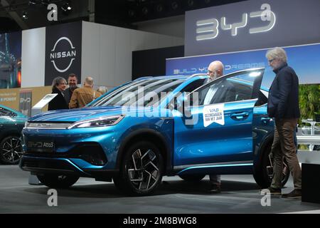 Brussels, Belgium. 13th Jan, 2023. Visitors experience a BYD Atto 3 during the press day of the 100th Brussels Motor Show in Brussels, Belgium, Jan. 13, 2023. The 100th Brussels Motor Show will be held here from Jan. 14 to 22. Credit: Zheng Huansong/Xinhua/Alamy Live News Stock Photo