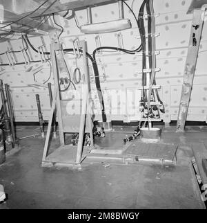 A view of Aegis radar room No. 4 on the guided missile cruiser GETTYSBURG (CG 64). The ship is 60 percent complete. Base: Bath State: Maine (ME) Country: United States Of America (USA) Stock Photo