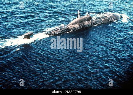 A starboard quarter view of a Soviet Akula Class nuclear-powered attack submarine underway. Country: Unknown Stock Photo