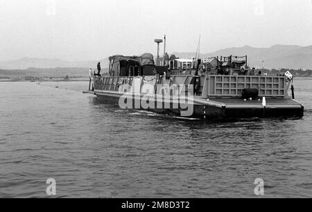 The utility landing craft LCU-1666 backs away from the beach while deploying a bulk fuel line from a spool fitted on its deck during the combined South Korean/U.S. exercise Team Spirit '90. Subject Operation/Series: TEAM SPIRIT '90 Country: Republic Of Korea (KOR) Stock Photo