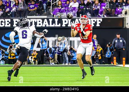 Inglewood, CA. 9th Jan, 2023. Georgia Bulldogs tight end Brock Bowers (19) catches a pass during the College Football Playoff National Championship game between the TCU Horned Frogs and the Georgia Bulldogs on January 9, 2023 at SoFi Stadium in Inglewood, CA. (Mandatory Credit: Freddie Beckwith/MarinMedia.org/Cal Sport Media) (Absolute Complete photographer, and credits required).Television, or For-Profit magazines Contact MarinMedia directly. Credit: csm/Alamy Live News Stock Photo