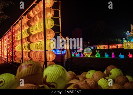 Jenjarom, Selangor, Malaysia. 13th Jan, 2023. A worker installs lanterns ahead of Chinese Lunar New Year at Fo Guang Shan Dong Zen Buddhist Temple on January 13, 2022 in Jenjarom, Selangor, Malaysia. (Credit Image: © Mohd Daud/ZUMA Press Wire) EDITORIAL USAGE ONLY! Not for Commercial USAGE! Stock Photo