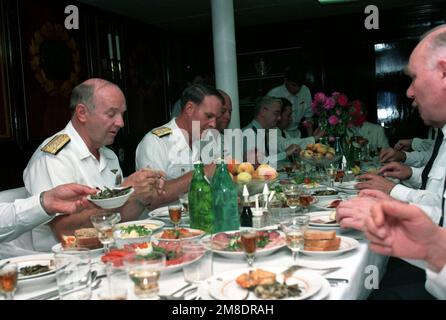 Vice Admiral John H. Fetterman Jr., left, Commander Naval Air Force, US Pacific Fleet, and Admiral Charles R. Larson, second from left, Commander in CHIEF, US Pacific Fleet, attend a dinner with other US and Soviet officers during a visit to the city by two US Navy ships. The guided missile cruiser USS PRINCETON (CG-59) and the guided missile frigate USS REUBEN JAMES (FFG 57) are in Vladivostok for four days as part of a goodwill exchange program. Base: Vladivostok State: Siberia Country: U.S.S.R. (SUN) Stock Photo