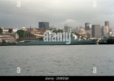 A starboard beam view of the Brazilian frigate DEFENSORA (F-41) tied up at the north wall of the naval base. Two other frigates are moored to port of the DEFENSORA. Base: Rio De Janeiro Country: Brazil (BRA) Stock Photo