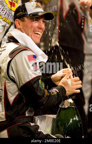 Concord, NC, USA. 19th May, 2007. May 19, 2007 - Concord, NC, USA: Kevin Harvick wins the NASCAR All-Star Challenge at the Lowe's Motor Speedway in Concord, NC. (Credit Image: © Walter G. Arce Sr./ZUMA Press Wire) EDITORIAL USAGE ONLY! Not for Commercial USAGE! Stock Photo
