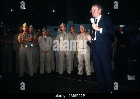 Secretary of the Navy H. Lawrence Garrett III, right, speaks to some of the air facility's officers and enlisted men during a stopover at the base. Base: US Naval Air Facility, Lajes Country: Azores(AZR) Stock Photo