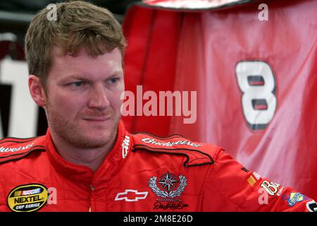 Concord, NC, USA. 11th Oct, 2007. October 11, 2007 - Concord, NC, USA: Dale Earnhardt Jr. during practice for the Bank of America 500 at the Lowes Motor Speedway in Concord, NC. (Credit Image: © Walter G. Arce Sr./ZUMA Press Wire) EDITORIAL USAGE ONLY! Not for Commercial USAGE! Stock Photo