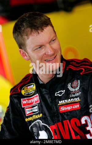 Richmond, VA, USA. 8th Sep, 2007. September 08, 2007 - Richmond, VA, USA: Dale Earnhardt Jr. during practice for the Chevrolet Rock and Roll 400 at the Richmond International Raceway in Richmond, VA. (Credit Image: © Walter G. Arce Sr./ZUMA Press Wire) EDITORIAL USAGE ONLY! Not for Commercial USAGE! Stock Photo