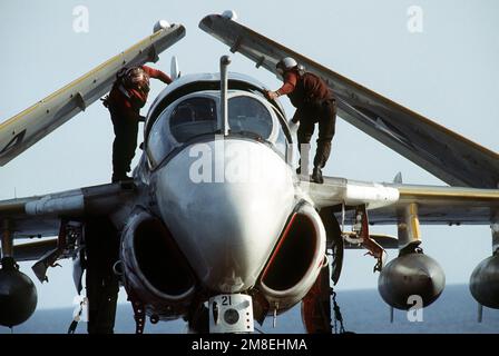 Maintenance personnel clean the canopy of an Attack Squadron 35 (VA-35) KA-6D Intruder aircraft on the flight deck of the aircraft carrier USS SARATOGA (CV-60) during Operation Desert Storm. Subject Operation/Series: DESERT STORM Country: Red Sea Stock Photo