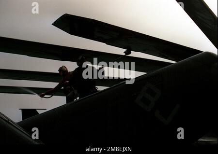 Maintenance crewmen scrub down the rotor blades of a Helicopter Mine Countermeasures Squadron 14 (HM-14) MH-53E Sea Dragon helicopter aboard the amphibious assault ship USS NEW ORLEANS (LPH-11). The NEW ORLEANS is serving as a platform for mine-clearing operations following Operation Desert Storm. Subject Operation/Series: DESERT STORM Country: Unknown Stock Photo