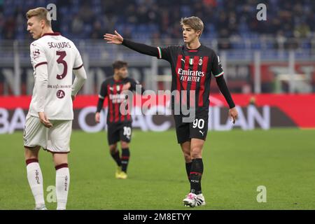 Milan, Italy. 11th Jan, 2023. Italy, Milan, jan 11 2023: Charles De Ketelaere (ac Milan striker) gives advices to teammates in the second half during soccer game AC MILAN vs TORINO, last16 Coppa Italia 2022-2023 San Siro stadium (Credit Image: © Fabrizio Andrea Bertani/Pacific Press via ZUMA Press Wire) EDITORIAL USAGE ONLY! Not for Commercial USAGE! Stock Photo