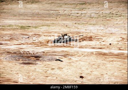 An Iraqi T-55 main battle tank abandoned during Operation Desert Storm. Subject Operation/Series: DESERT STORM Country: Kuwait(KWT) Stock Photo