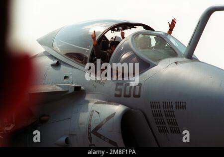 CAPT. A. Hardin White, the commander of Carrier Air wing 3 (CVW-3), waves from the bombardier-navigator's seat of an Attack Squadron 75 (VA-75) A-6E Intruder aircraft upon his arrival at the air station. VA-75 and the two fighter squadrons of CVW-3 are returning to Oceana following their deployment to the Persian Gulf region aboard the aircraft carrier USS JOHN F. KENNEDY (CV-67) for Operation Desert Shield and Operation Desert Storm. Subject Operation/Series: DESERT SHIELD DESERT STORM Base: Naval Air Station, Oceana State: Virginia (VA) Country: United States Of America (USA) Stock Photo