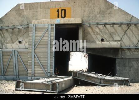 A hardened aircraft shelter at Ali Al Salem Air Base, damaged during Operation Desert Storm bombing attacks.. Subject Operation/Series: DESERT STORM Base: Ali Al Salem Air Base Country: Kuwait(KWT) Stock Photo