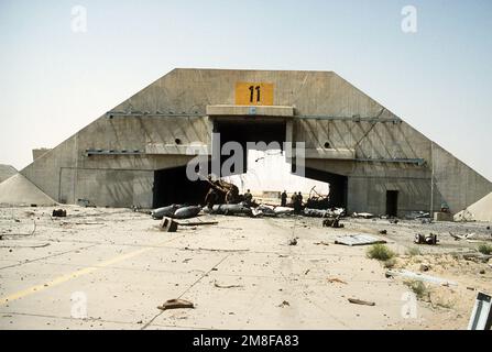 A hardened aircraft shelter at Ali Al Salem Air Base, damaged during Operation Desert Storm bombing attacks.. Subject Operation/Series: DESERT STORM Base: Ali Al Salem Air Base Country: Kuwait(KWT) Stock Photo