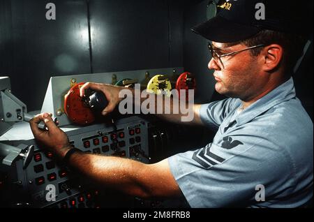 The chief of the watch sounds a general alarm aboard the nuclear-powered attack submarine USS ATLANTA (SSN-712). Country: Atlantic Ocean (AOC) Stock Photo