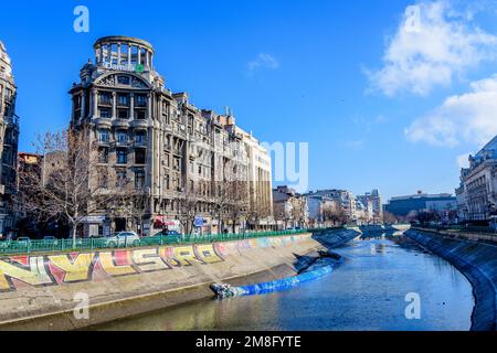 Bucharest, Romania, 2 January 2022: Modern buildings near Natiunile Unite Square (Piata Natiunile Unite) and bridge on Dambovita river and cloudy blue Stock Photo