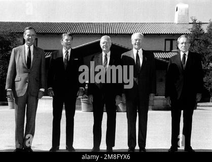 President George H. W. Bush poses for a photograph with four of his predecessors at the opening of the Ronald Reagan Presidential Library. The dignitaries include, from left: President Bush and former presidents Ronald Reagan, Jimmy Carter, Gerald Ford and Richard Nixon. Base: Simi Valley State: California(CA) Country: United States Of America (USA) Stock Photo