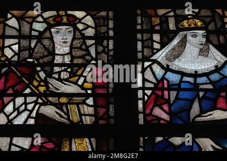 Joint sovereigns of late 1600s England, King William III or William of Orange and his wife, Queen Mary II, depicted with spiky eyelashes and long fingers.  Stained glass window by artist Willem van Konijnenburg (1868-1943) in the Nieuwe Kerk or New Church at Delft, South Holland, Netherlands.  Willem van Konijnenburg was one of the leading Dutch visual artists who worked between 1924 and 1936 on designs for new stained glass for the Nieuwe Kerk. Stock Photo