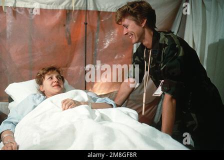 CAPT. Brenda Jones, a nurse with the 833rd Medical Group, checks patient Carolyn Meltzer at an Air Force field hospital during Operation Desert Shield.. Subject Operation/Series: DESERT SHIELD Country: Saudi Arabia(SAU) Stock Photo