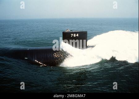 A port side view of the nuclear-powered attack submarine USS BOISE (SSN-764) underway at high speed off the Virginia Capes. The ship is on sea trials. Base: USS Boise @@(Ssn 764) Country: Atlantic Ocean (AOC) Stock Photo